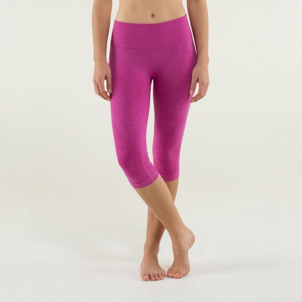 LULULEMON IN THE FLOW CROP II IN HEATHERED RASPBERRY SIZE 6
